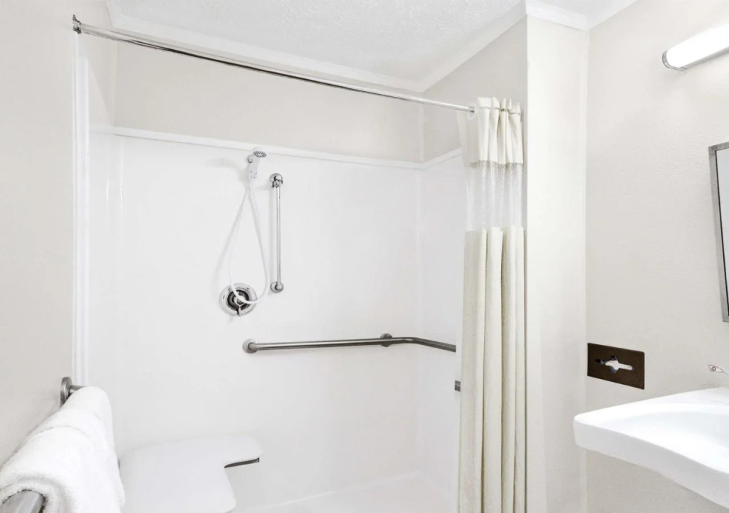 Days Inn & Suites - Sugar Land