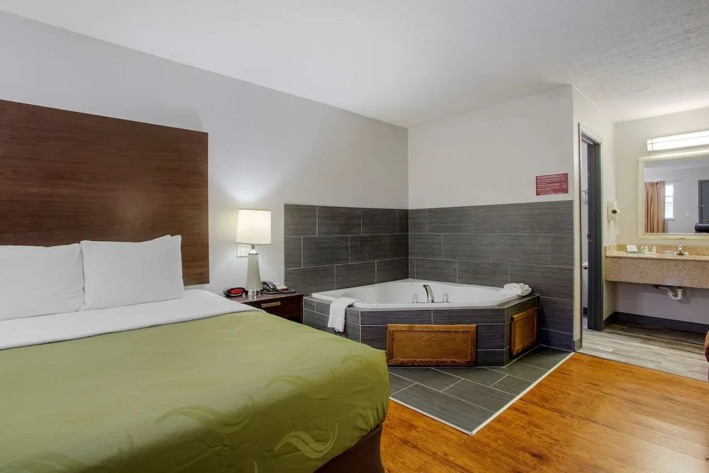 Super 8 Reynolds /East Columbus Area
