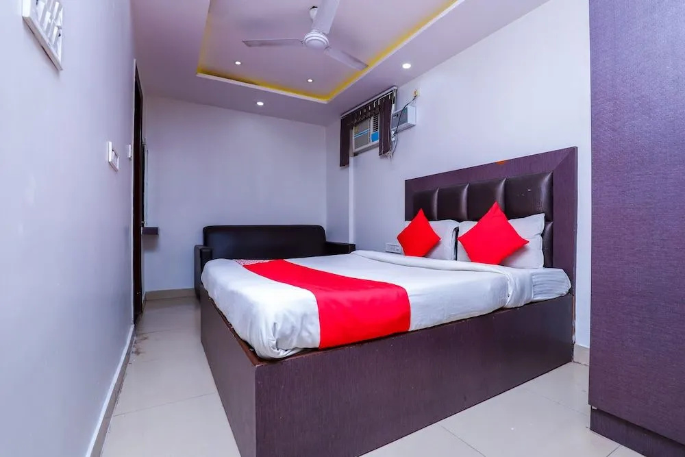 OYO 37667 Hotel Aashiana
