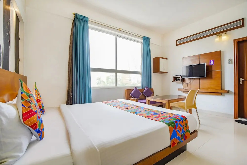 FabHotel Emirates Suites