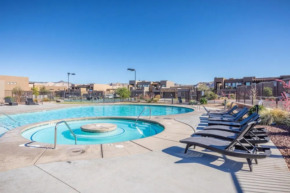 Poolside Escape At The Ledges