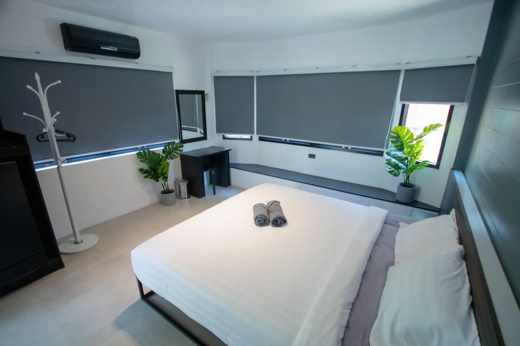 Coco Pino Bankrut Beach Resort.