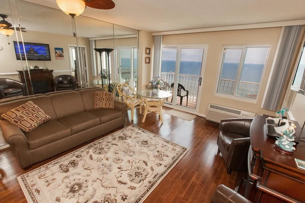 Dolphin Run 1306 - 2 Br Condo