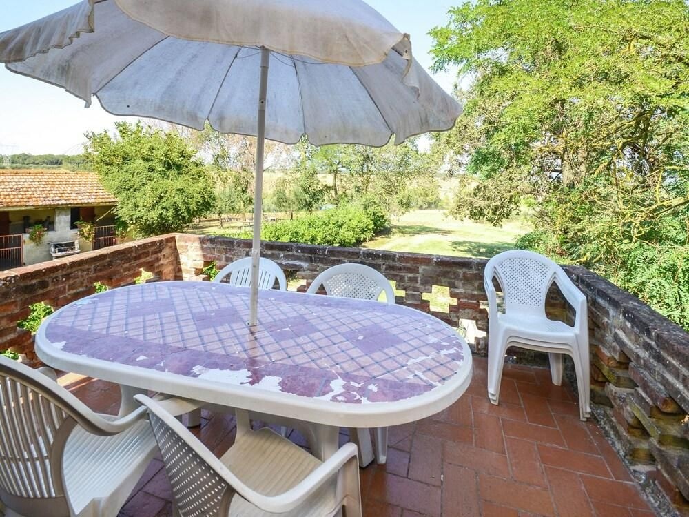Cozy Farmhouse in Castiglione del Lago With Swimming Pool