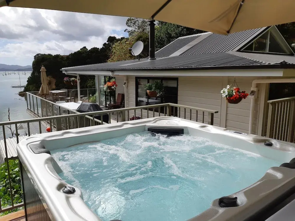 Water's Edge Holiday Home