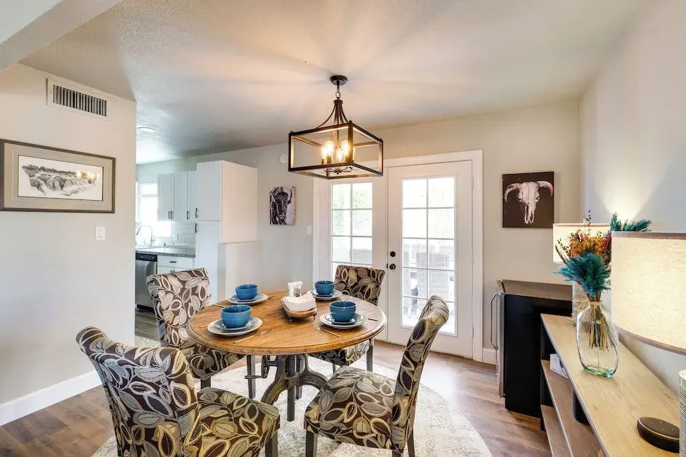 Perfect for Families: Spacious Sun Lakes Home!