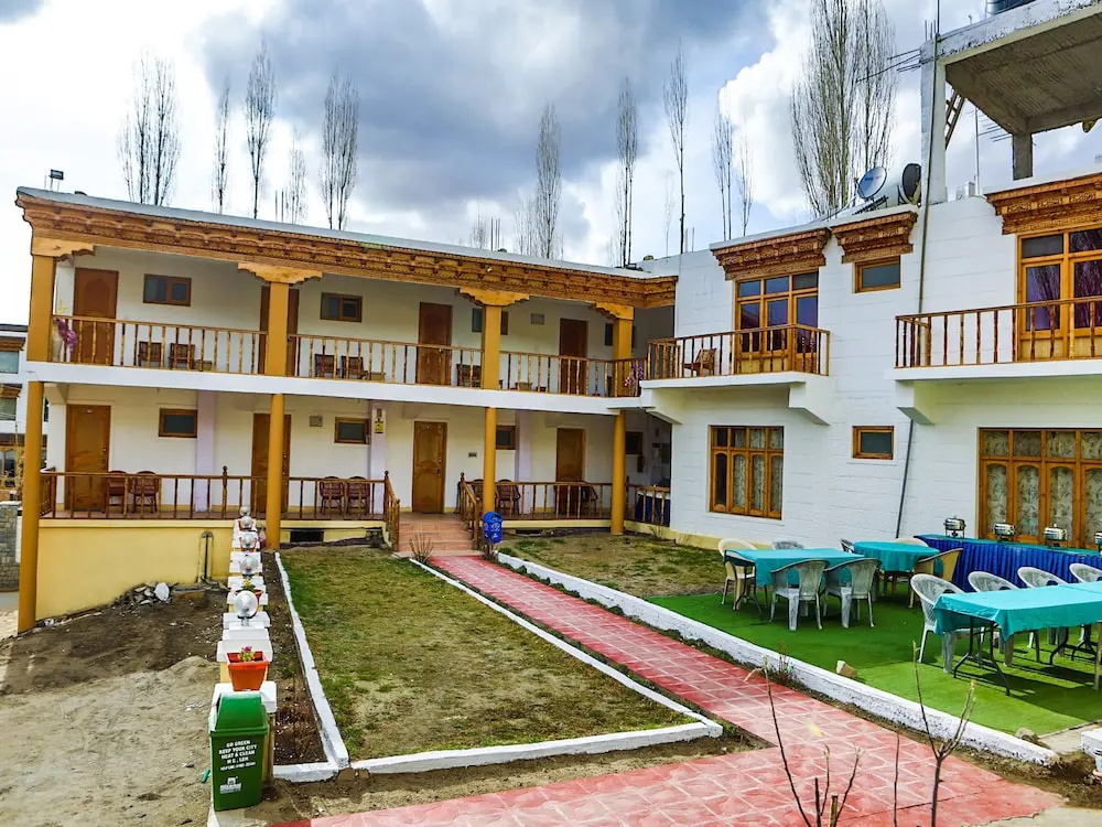 OYO 37004 City Heart Guest House