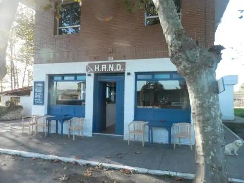 H.A.N.D Surf Hostel
