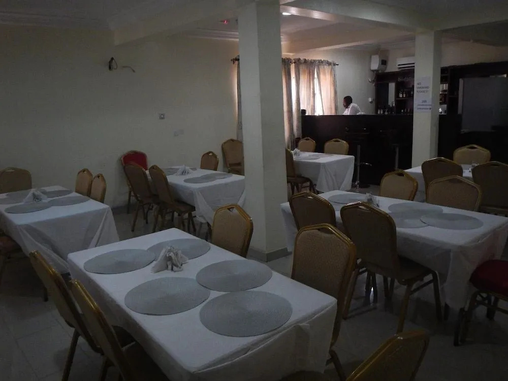 206 Exclusive Hotel