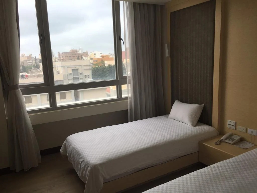 Happy Hotel