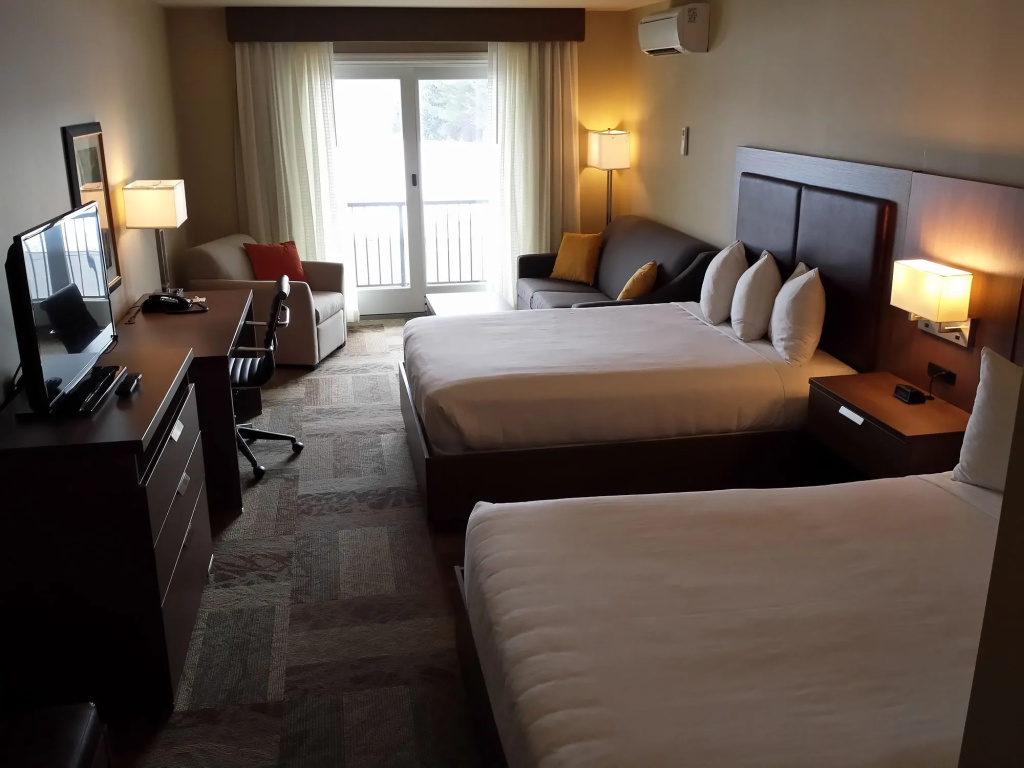 Belfast Harbor Inn