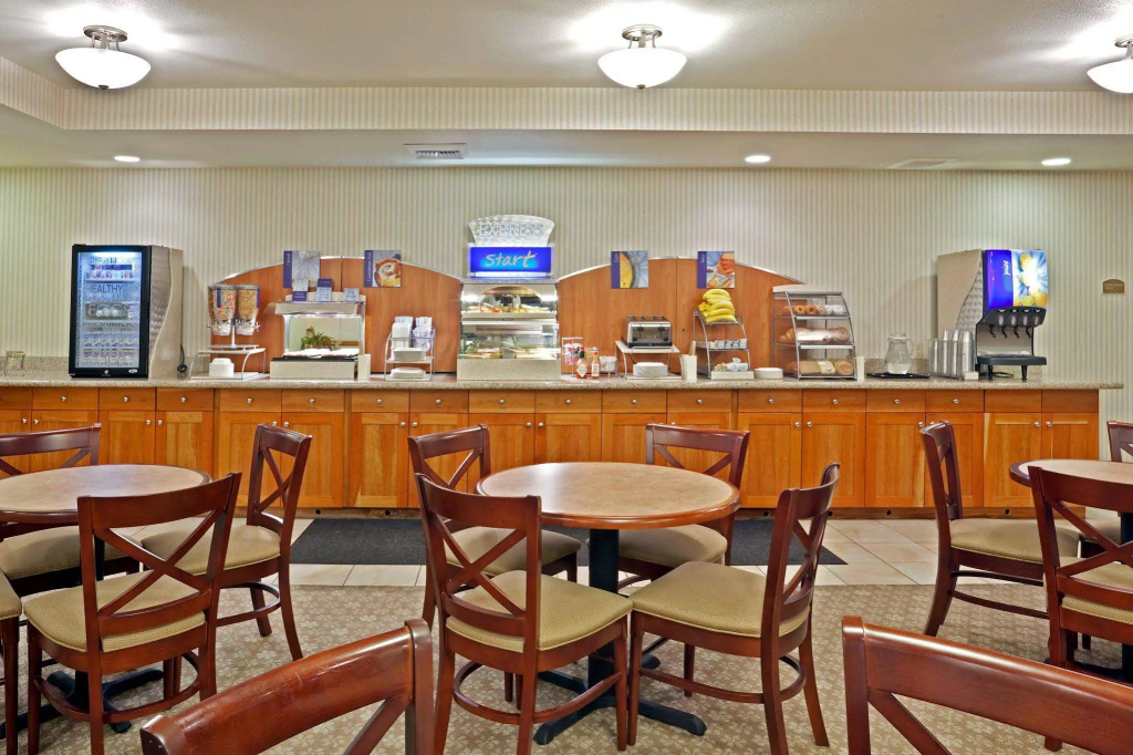 Holiday Inn Express & Suites Lacey - Olympia by IHG