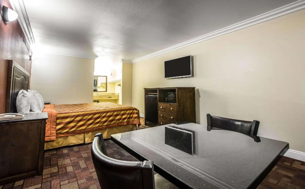 Pico Rivera Inn and Suites