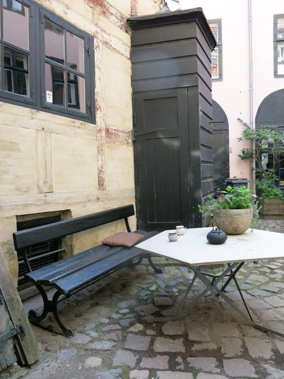 apartment historical building 1374-1