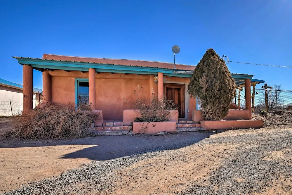 Santa Cruz Home with Mountain Views