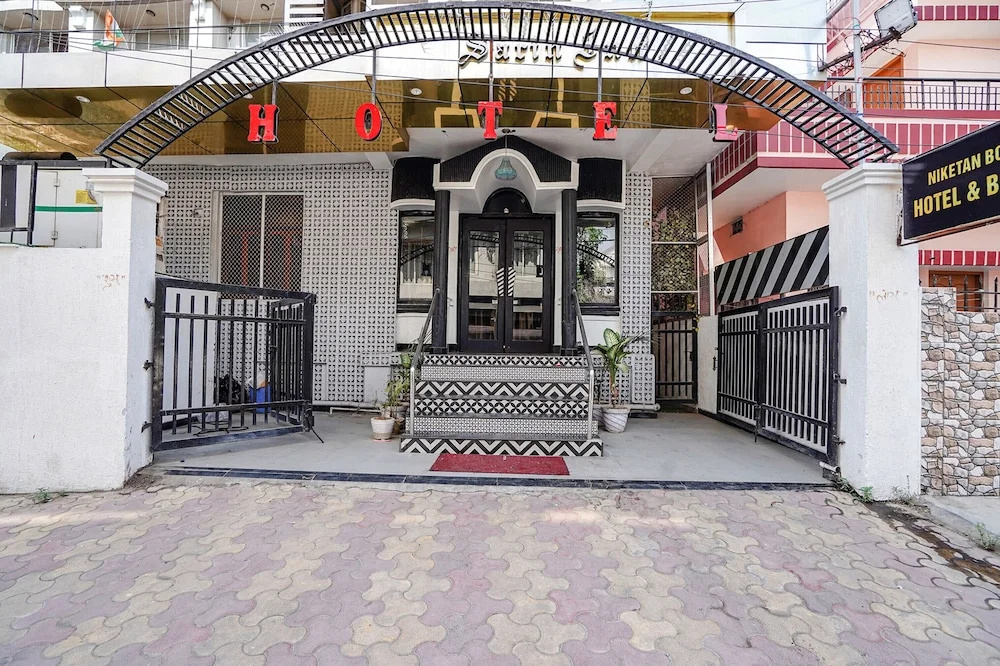 Fabhotel Chs