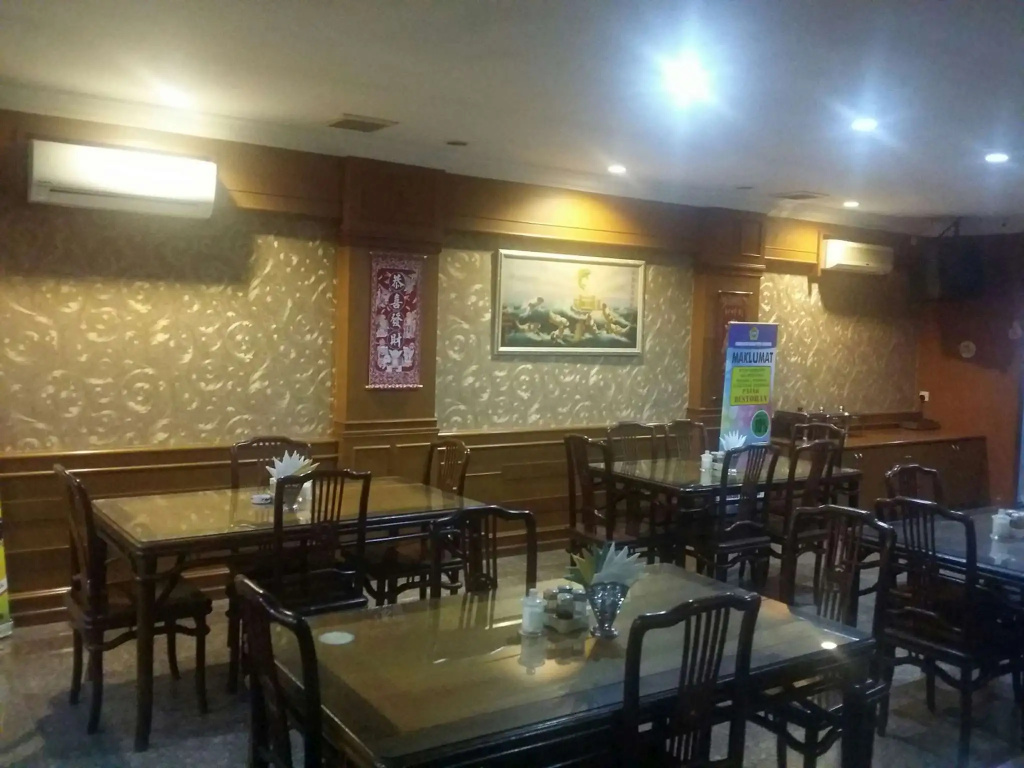Golden Hotel
