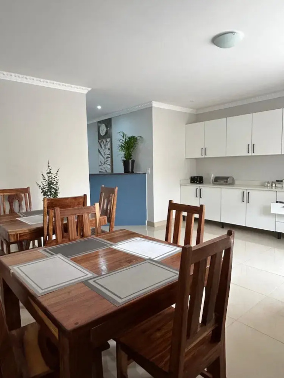 P Wake Luna Guesthouse