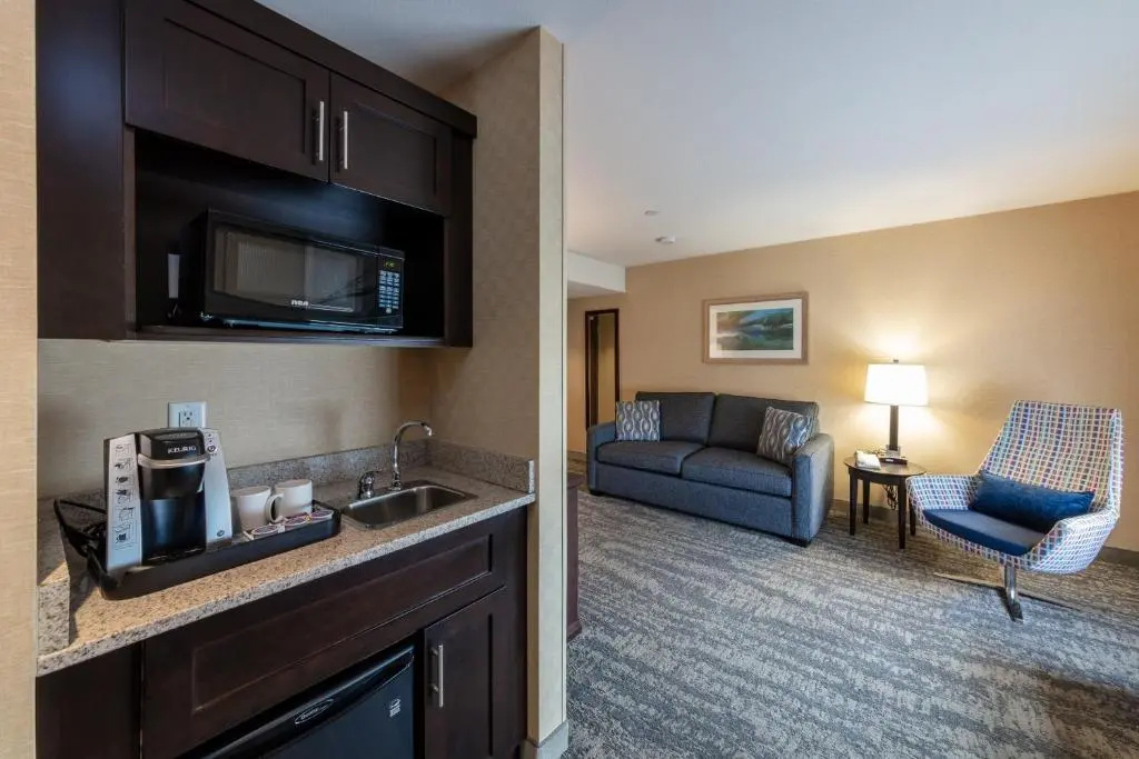 Holiday Inn Express & Suites Riverport Richmond by IHG