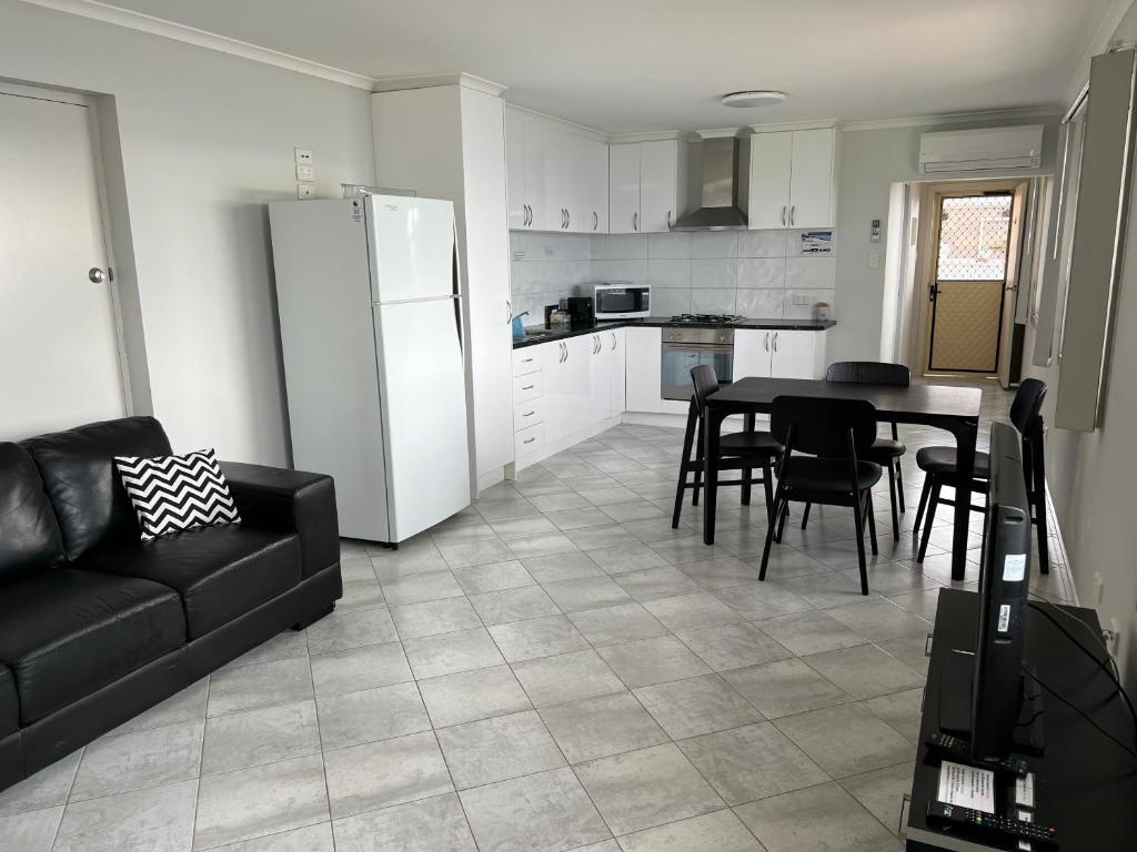 Beachside & Jetty View Apartment 7 - Sea Eagle Nest Apartment