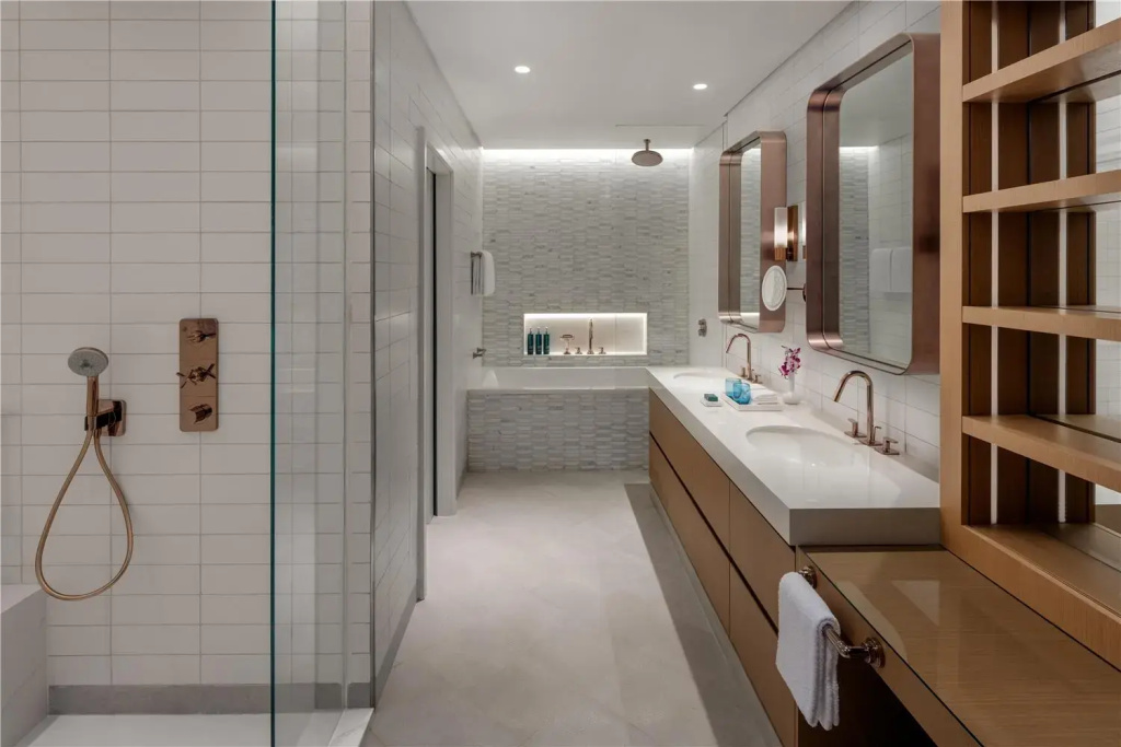 Hilton Dubai Creek Hotel & Residences