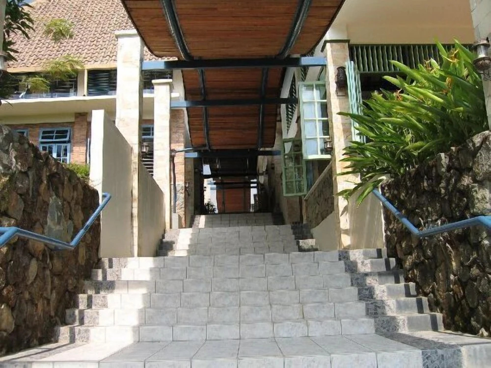 Hotel Deli River and Restaurant Omlandia