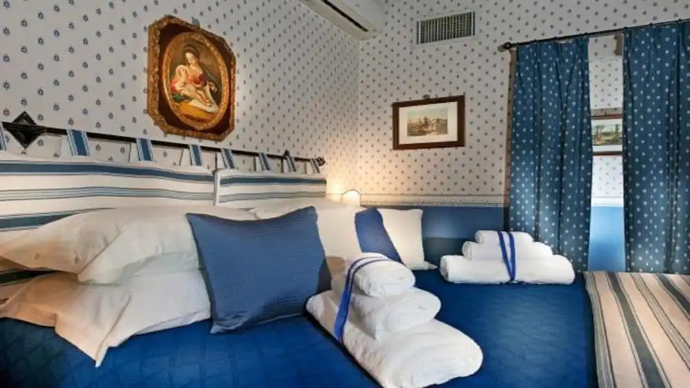 Spagna Blue Suites