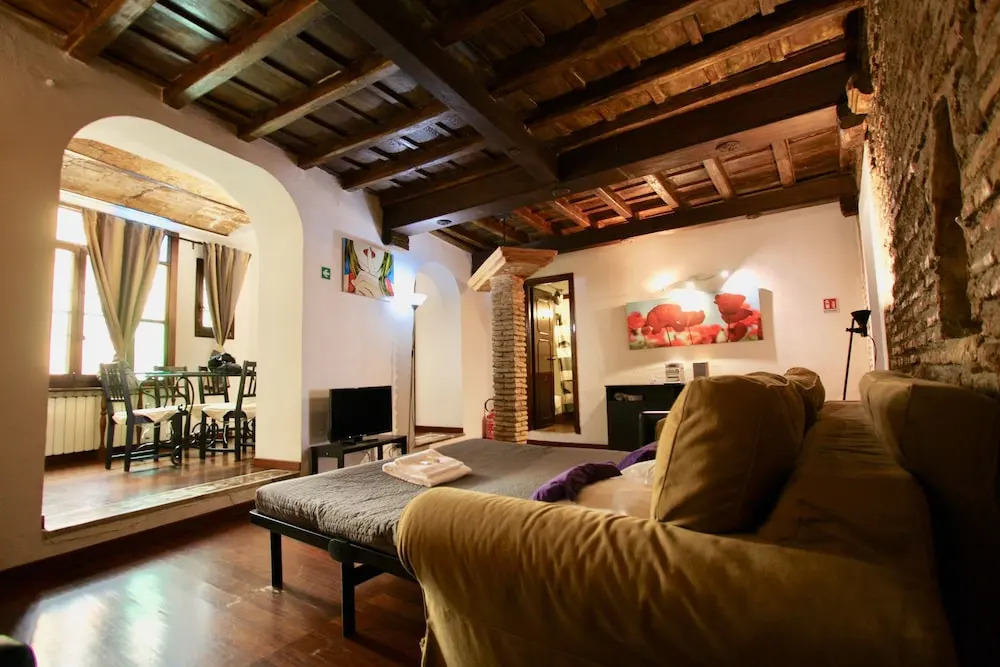 Travel & Stay - Luce