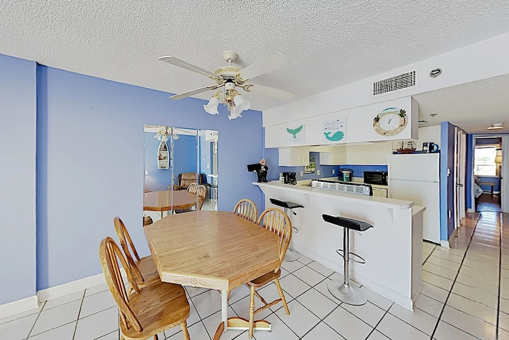New Listing! Beachfront W/ Pool & Balcony 1 Bedroom Condo