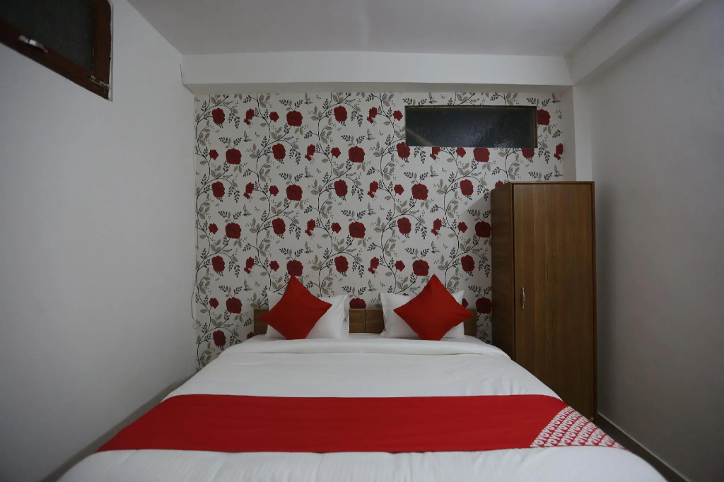 OYO 44400 Retreat Inn