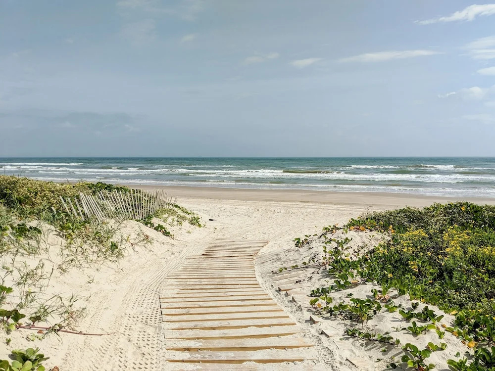 Gulf-view New-build W/ Pool & On-site Beach Access 4 Bedroom Home