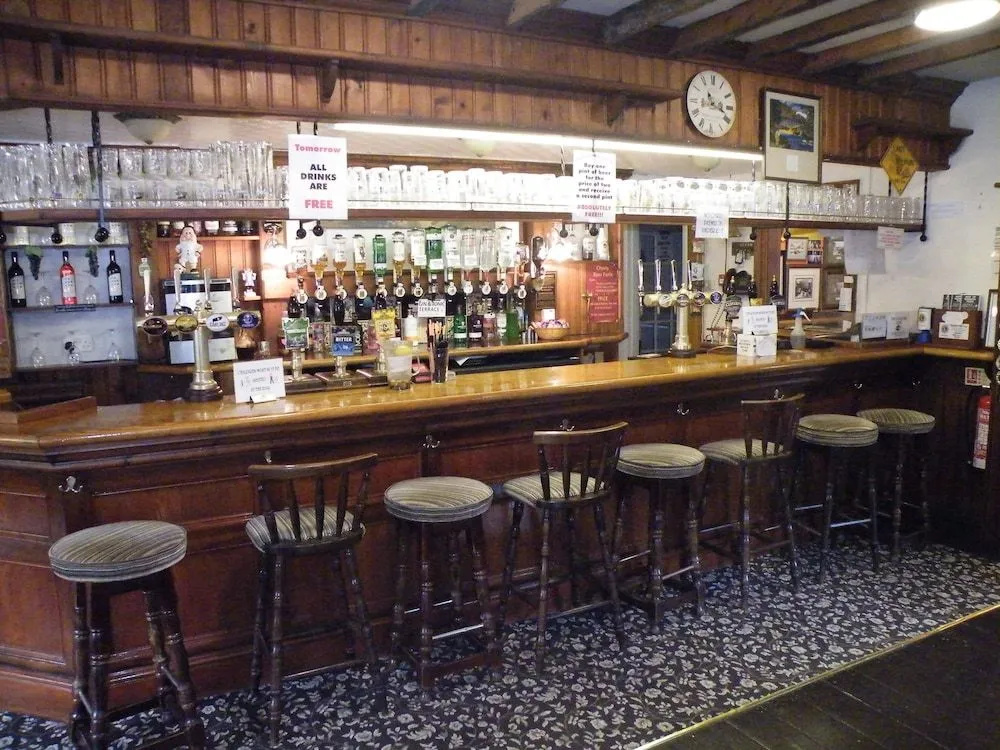 Twa Dogs Inn