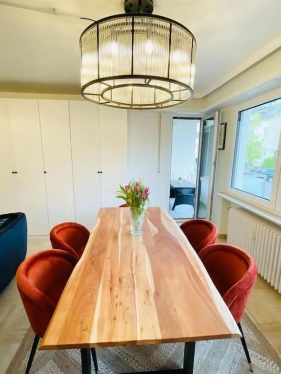 3 bedrooms in Center Terrace & Parking