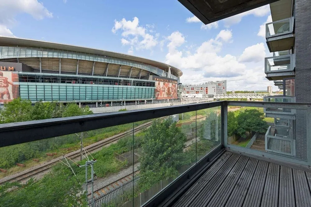 Stunning 2 Bed Apt W/balcony nr Islington