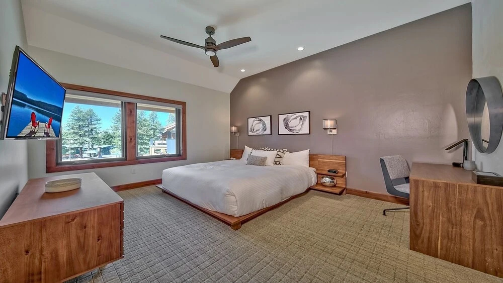 Luxury Residence - Gondola across the Street 2 Bedroom Condo by RedAwning