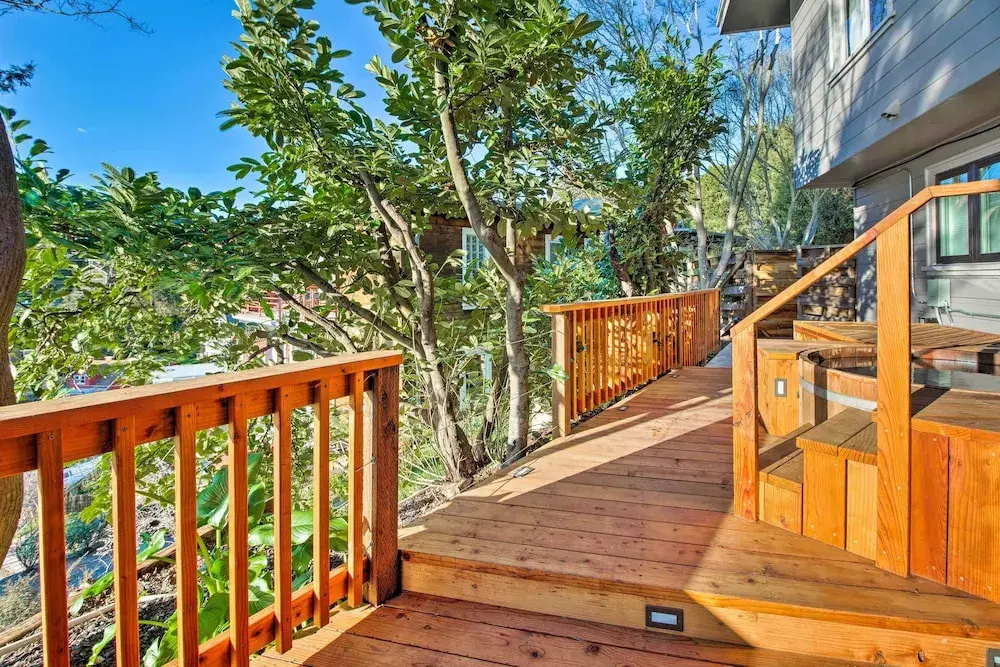 Walk to Keller Beach: Waterfront Studio w/ Hot Tub