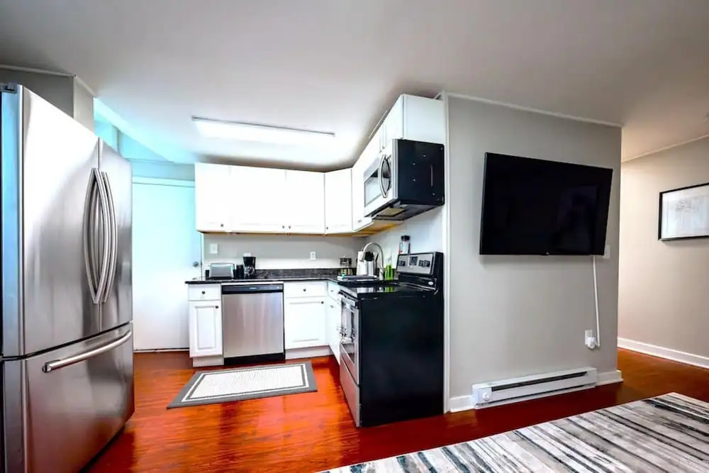 Redwood Loft at Park Place King bed Walk in Closet Fast Wifi and Free Coffee