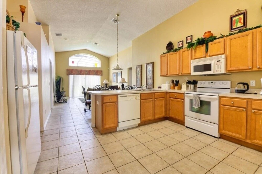 4 bedrooms pool home gated resort of Solana