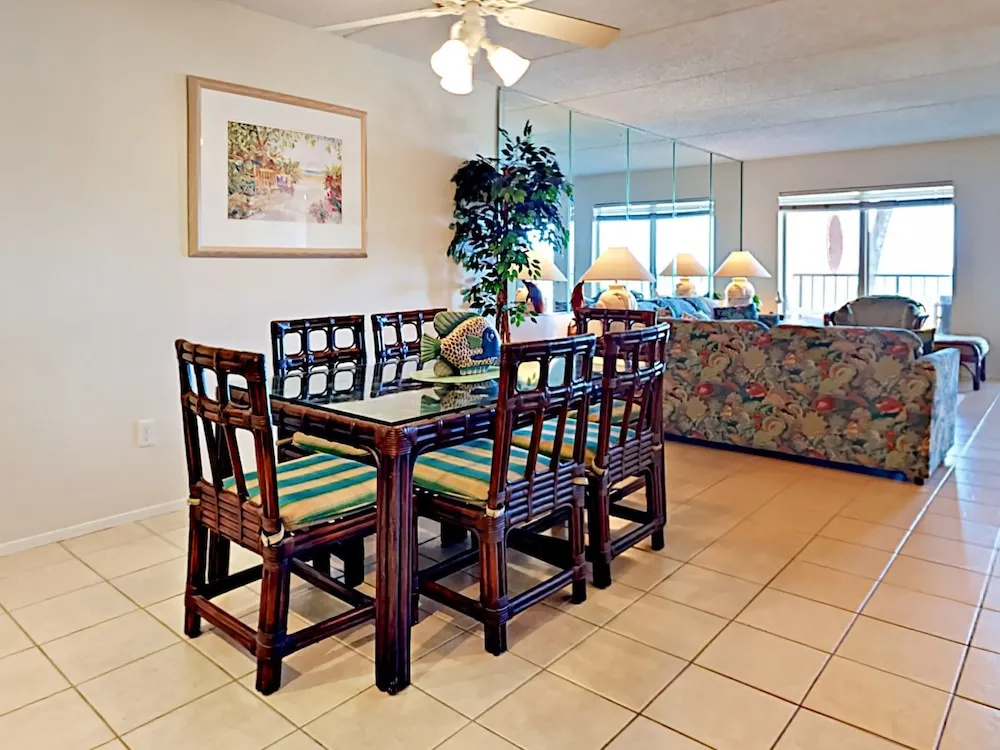 4400 Gulf Blvd Condo Unit 207