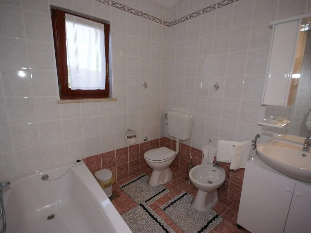 Spacious and Comfortable House With Beautiful Garden Near Tar and Beach 900 m