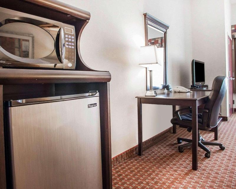 Comfort Suites