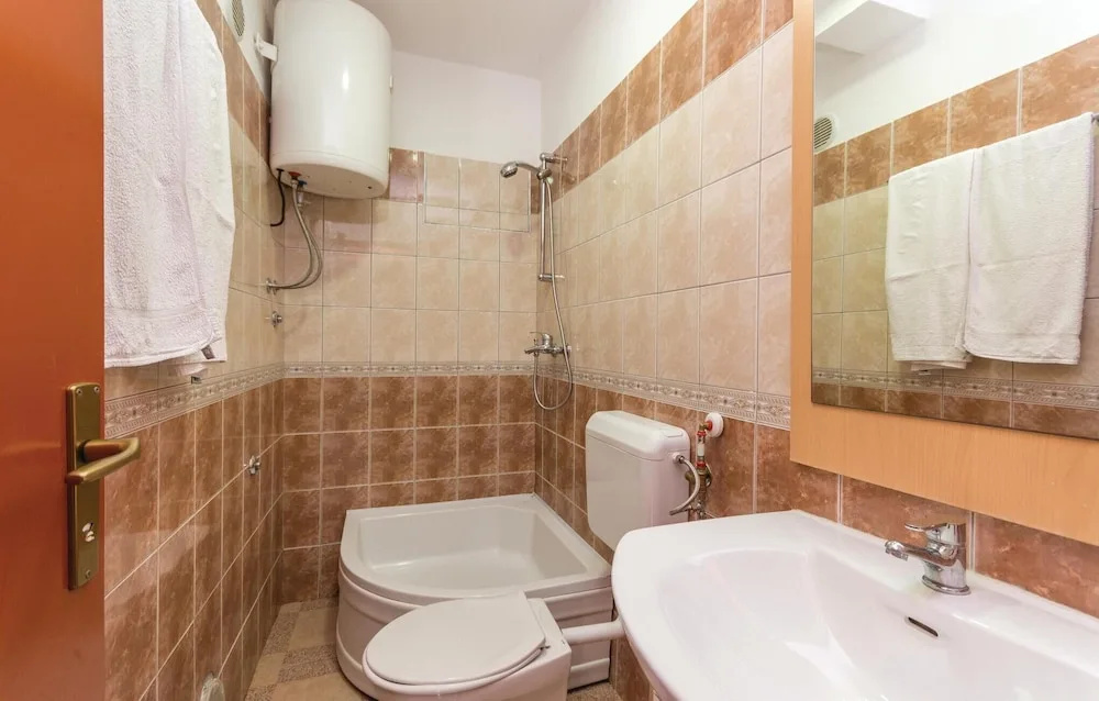 Four-Bedroom Holiday Home In Pakostane