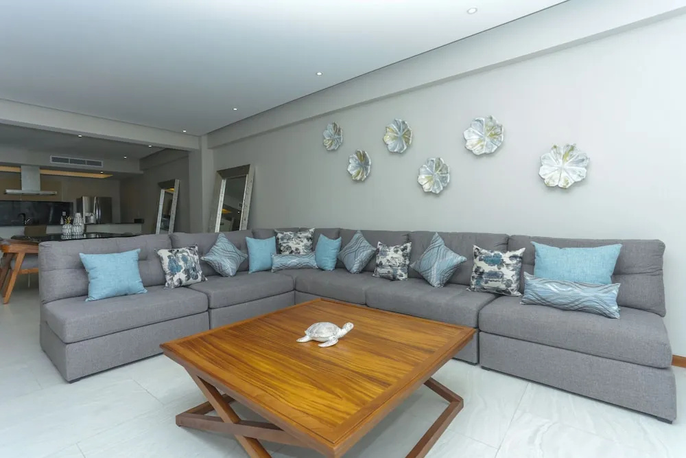 Condo Paradisus by Kivoya