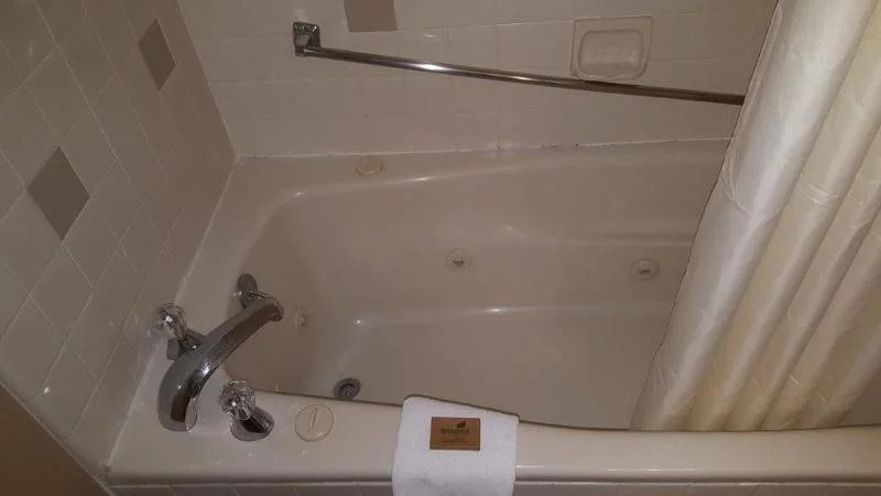 Elwood Hotel & Suites