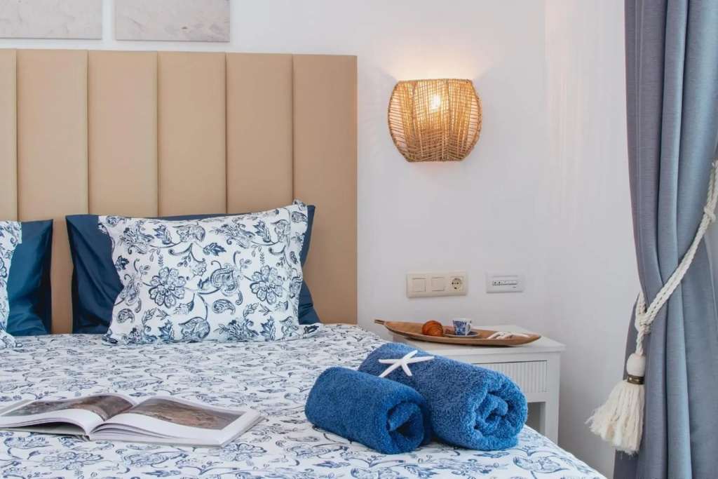 FRONTLINE VILLA 25, well-designed with a heated pool
