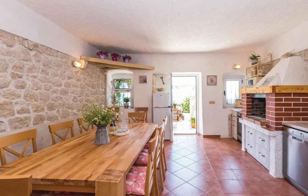 Amazing Home in Podgora with Hot Tub, WiFi & 4 Bedrooms