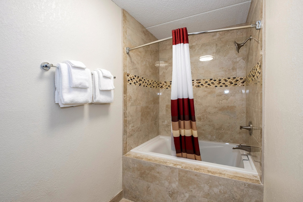 Red Roof Inn PLUS+ & Suites Knoxville West - Cedar Bluff