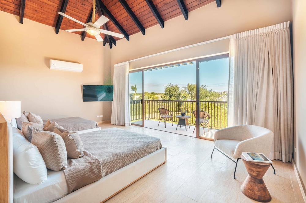 Modern Villa w Pool bbq at Green Village ABB