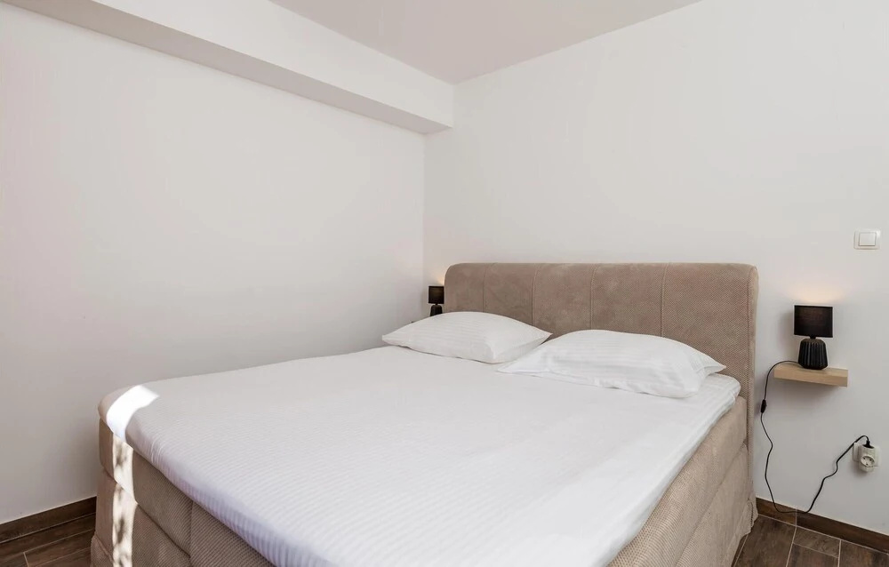 Amazing Apartment in Cres With 1 Bedrooms and Wifi