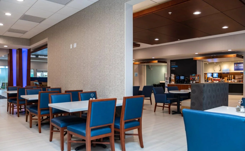 Holiday Inn Express & Suites Orlando- Lake Buena Vista by IHG
